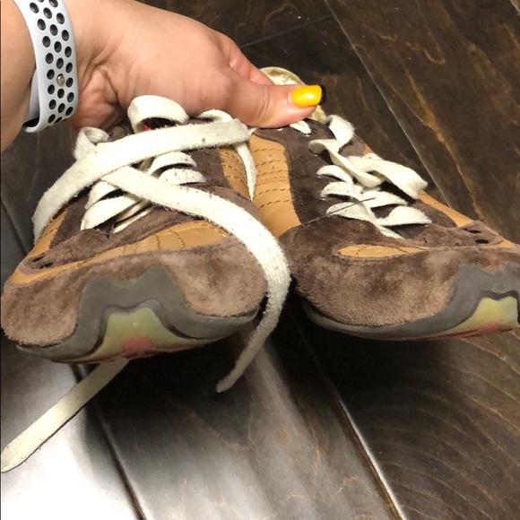 Shoes - Picture 4 of 8